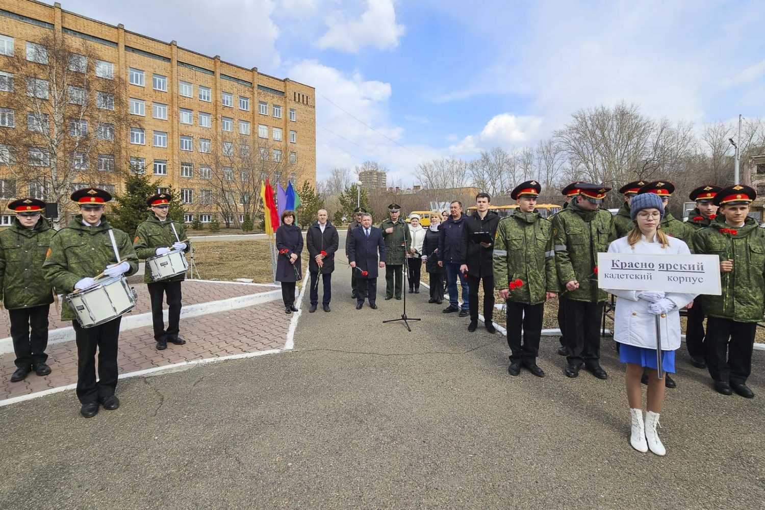 Славное будущее армии России – кадетские корпуса