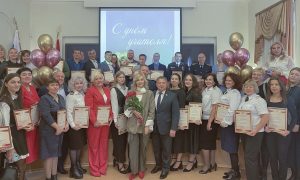 Кировский район поздравляет учителей