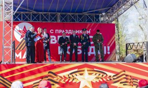 Красноярцы поздравили ветеранов с Днем Победы
